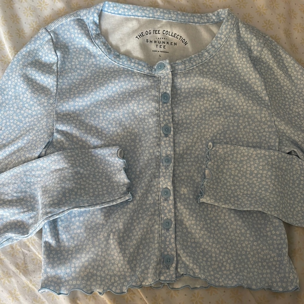Blue floral long sleeve crop